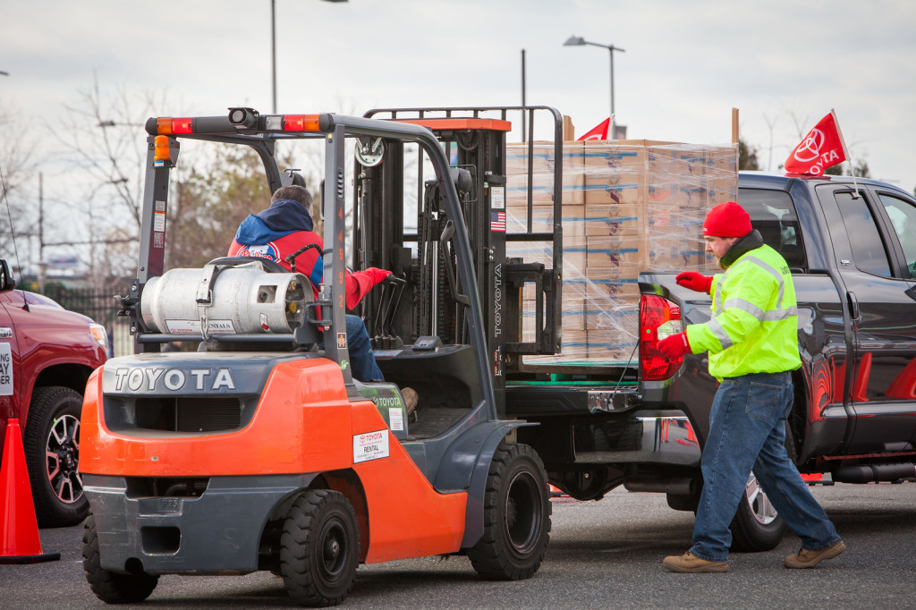 Toyota2014FoodDrive-236-X3
