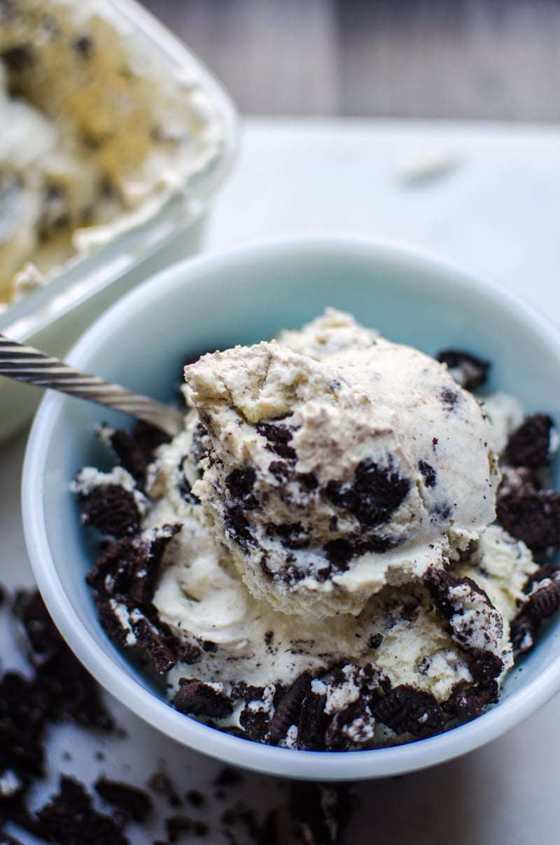 How to Make Cookies & Cream Ice Cream - A Grande Life